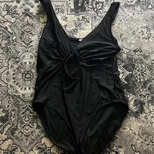 Women's Black Swimsuit Size XL‎